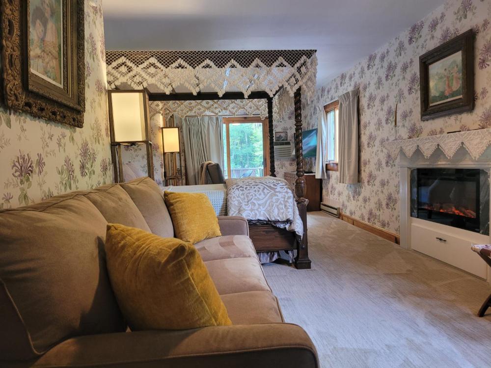 Queen Suite interior
